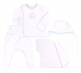 Дитячий комплект для новонароджених з чотирьох предметів в подарунковій упаковці КП 222 Бембі інтерлок білий-блакитний